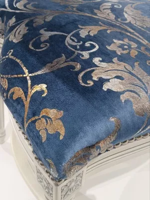 3246/SR Стул, P66 белый с патиной и серебряными деталями / ткань UPH GENE 3057 LIGHT BLUE СКИДКА 50%