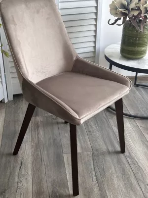 Стул CRISTIAN Future-009 латте, велюр / орех, ®DISAUR